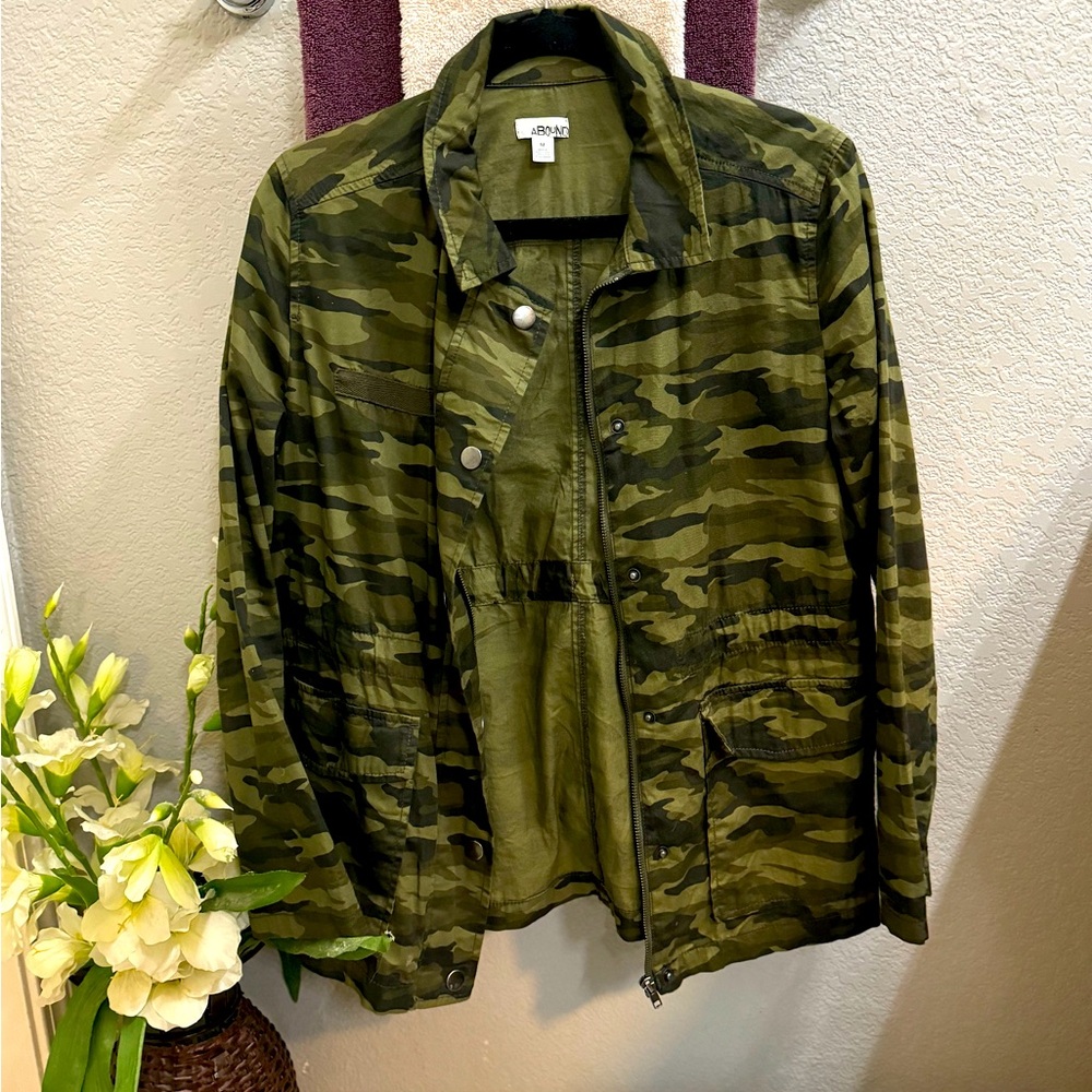 Very gently used, lightweight utility jacket.